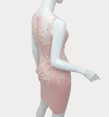 RÓŻOWA SUKIENKA Z KORONKĄ D2-131