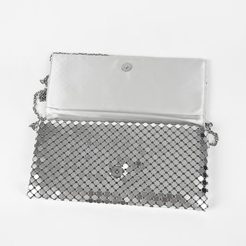 Srebrna metaliczna kopertówka mesh ze srebrnym łańcuszkiem D10-114