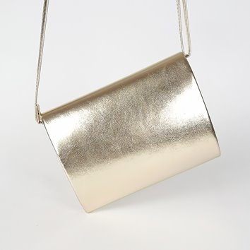 Złota torebka kopertówka ze skóry ekologicznej na ramię D10-110