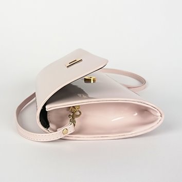 Pudrowa lakierowana torebka ze złotą klamrą ze skóry ekologicznej D10-37