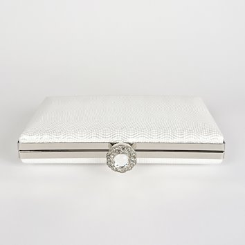 Biała kopertówka z falistą tłoczoną fakturą i biglem z kryształem D10-146