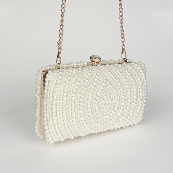 Perłowa torebka wizytowa ze złotym biglem i łańcuszkiem D10-103