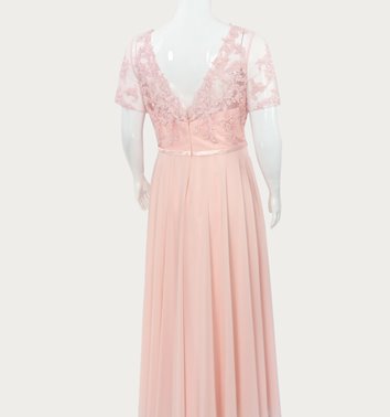 Długa koronkowa sukienka plus size D2‑P394