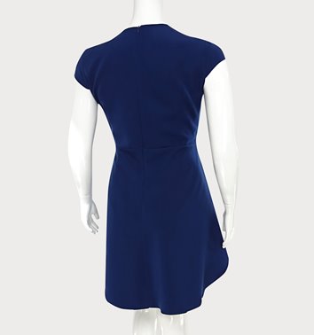 Elegancka sukienka plus size z baskinką D2‑P331