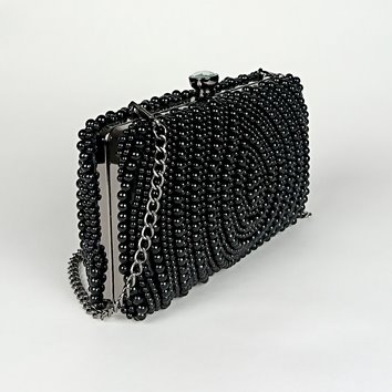 Czarna perłowa torebka z biglem i czarnym łańcuszkiem D10-102